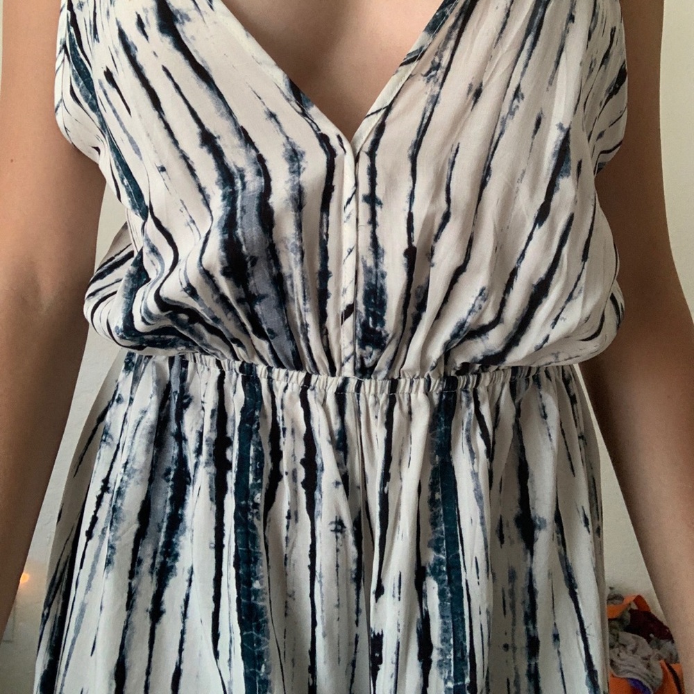 Light flowy romper - Picture 4 of 4